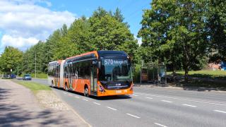 Kuvassa bussi 570